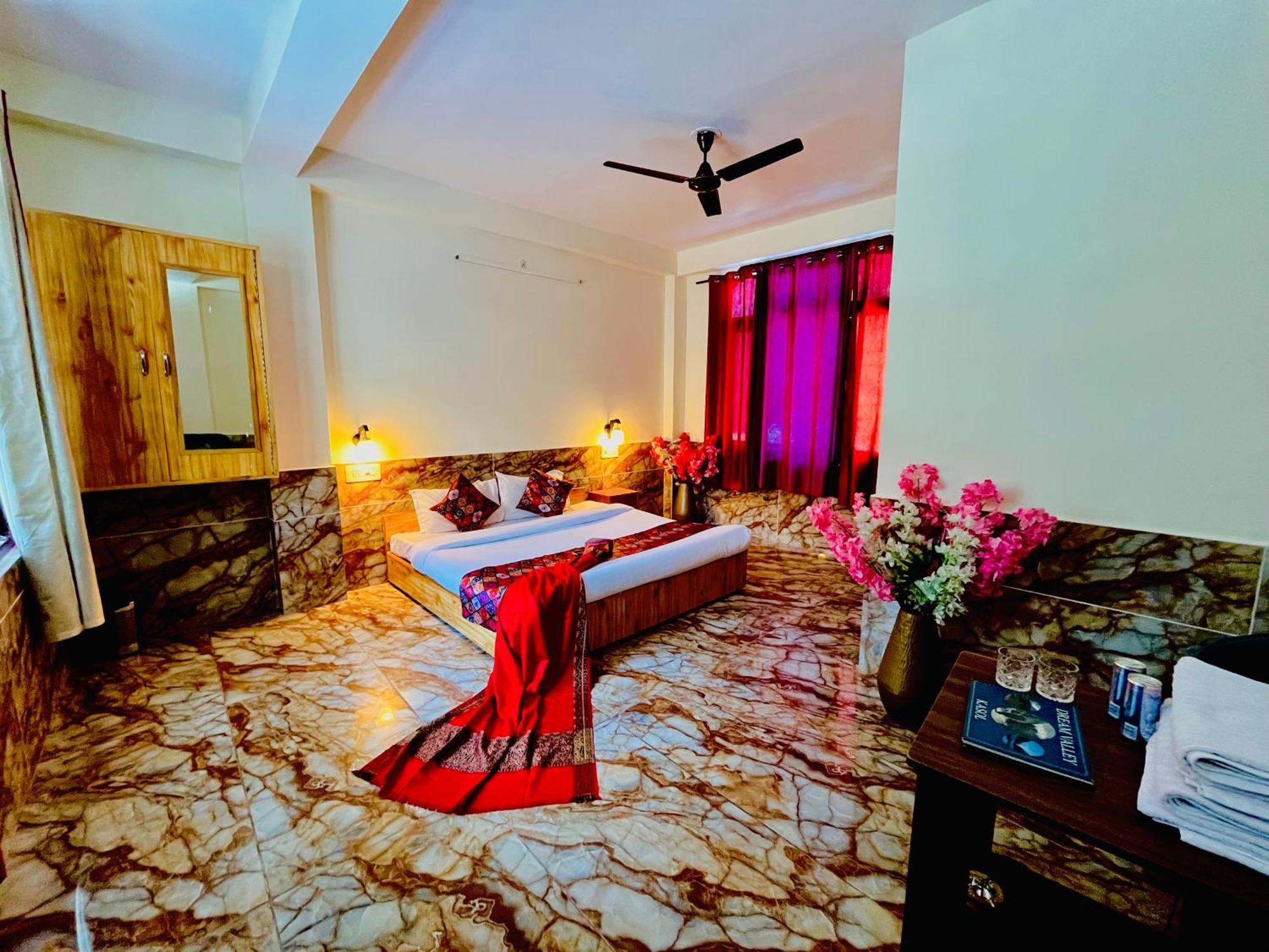 Hotel Dream Valley Kasol #Near Mall Road #River View #Parking #Gaming Zone #Open Terrace #Restaurant المظهر الخارجي الصورة